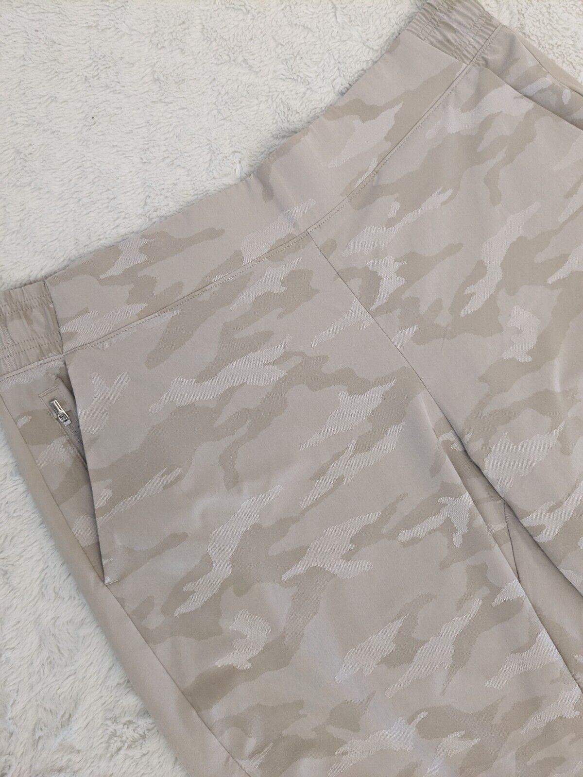 Athleta Brooklyn Camo Jogger Womens 20 Beige Tan Commute Zip Pocket