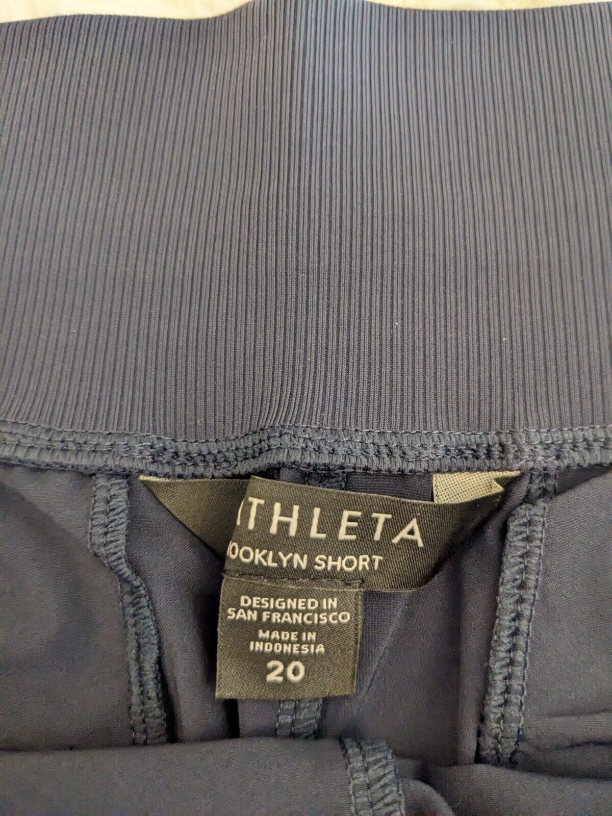 NWT ATHLETA Brooklyn Short Womens 20 Navy Blue Zip Pocket Sculptek Rib Waist NEW