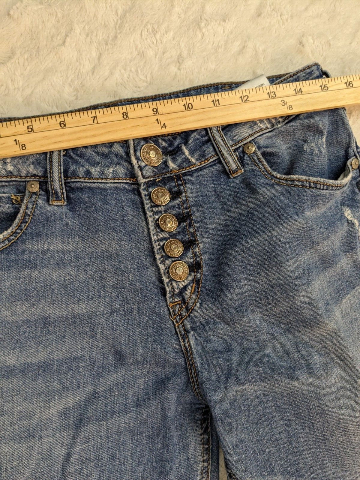 Silver Jeans Avery Slim Crop Button Fly Womens Size 32x25 Denim Jeans Distress