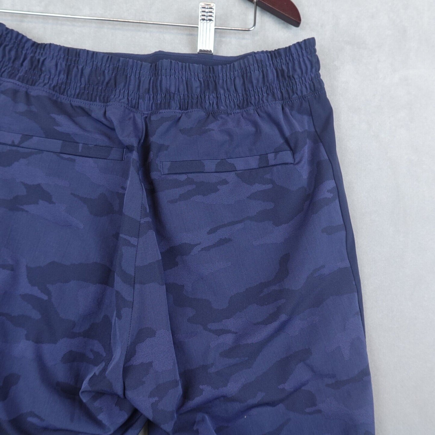 Athleta Brooklyn Jogger Women Size 6 Tall Blue Camo Pants Textured Tapered