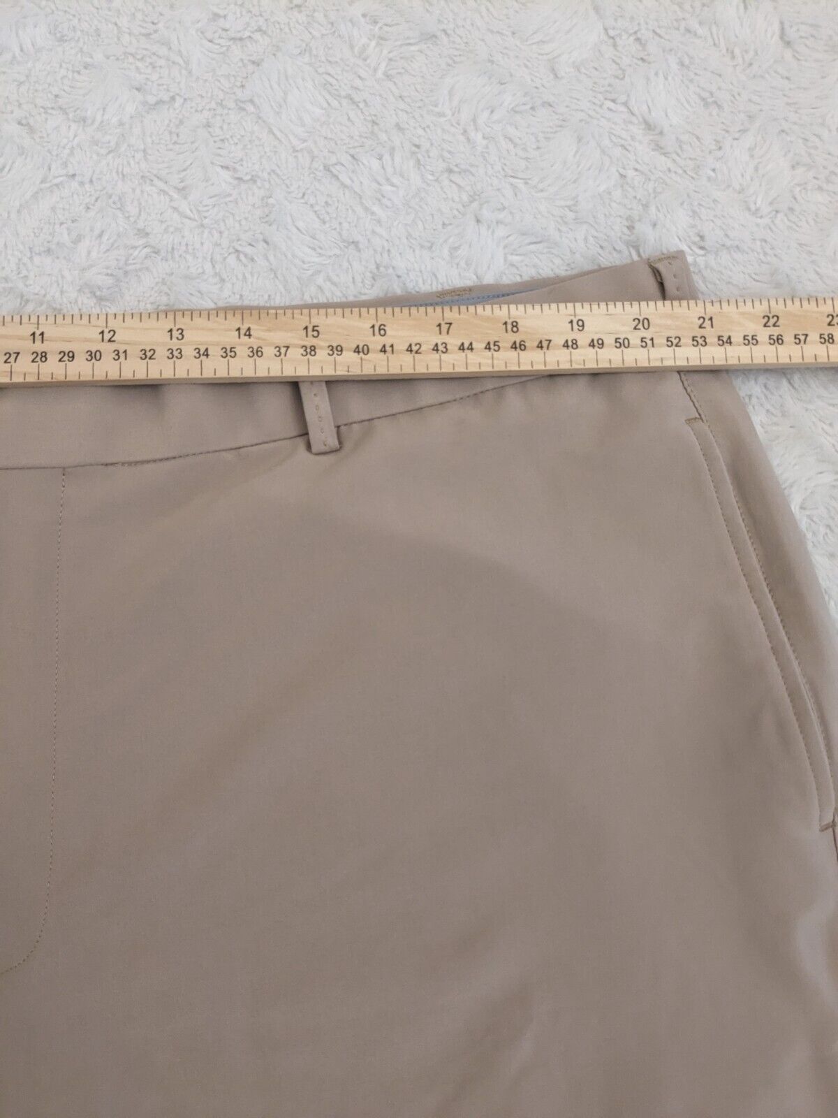 Peter Millar Golf Shorts Men 42x9 Beige Wicking Chino Quick Dry Golf Performance