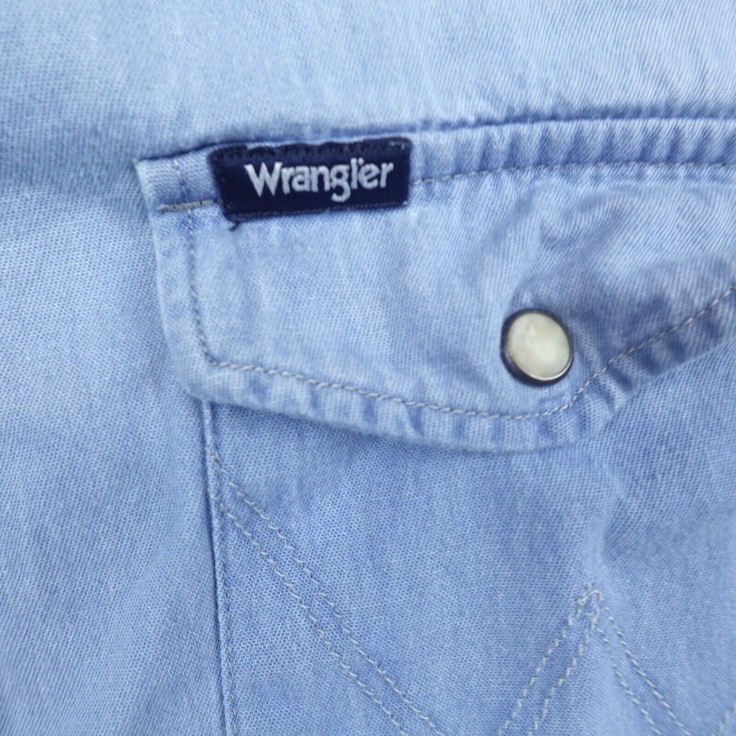 Wrangler Shirt Women Large Blue Chambray Denim Pearl Snap Long Sleeve