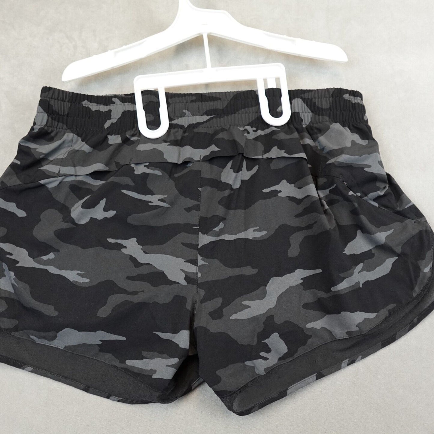 Athleta Mesh Racer Run Short 4" Camo Lux Size Large Running Athletic Lined