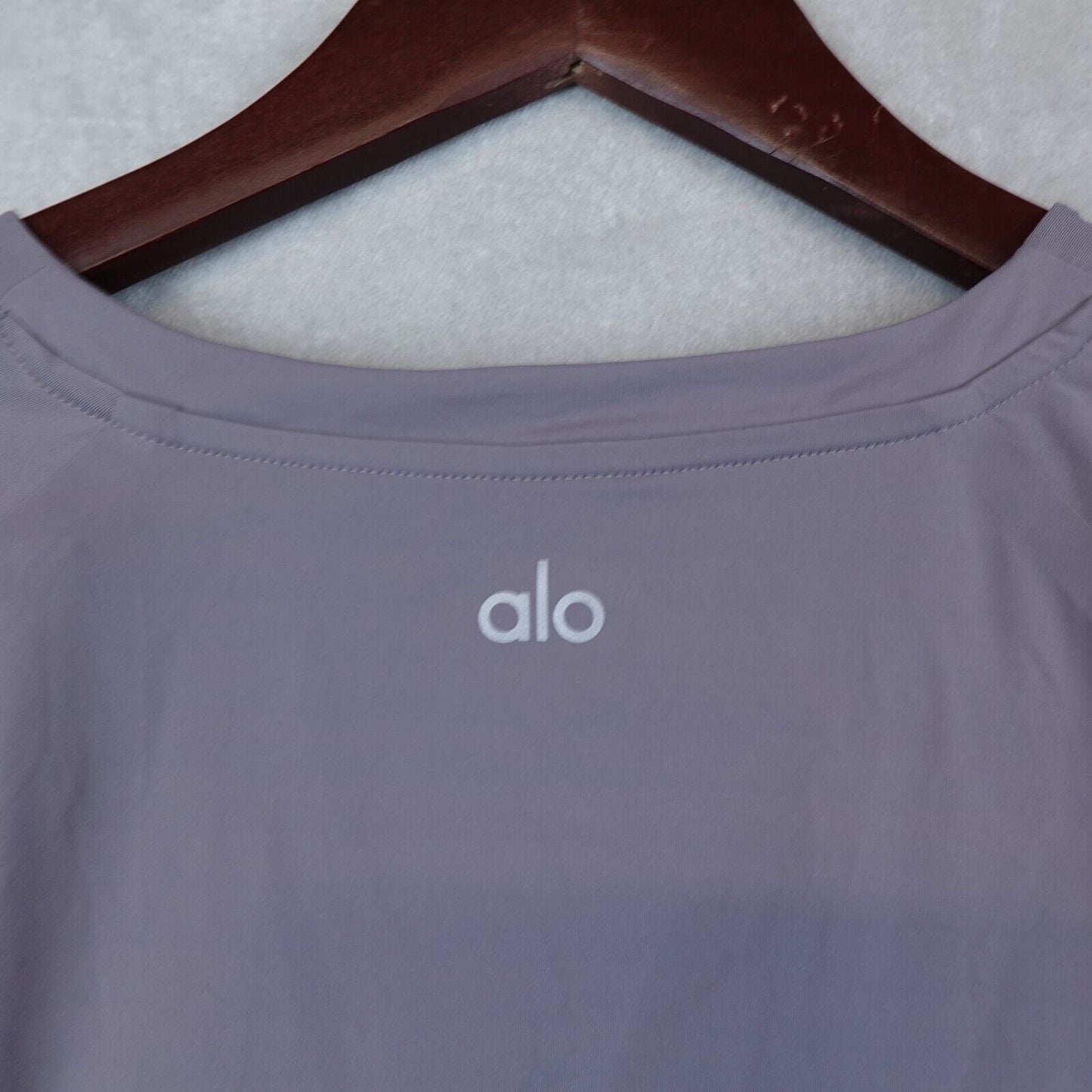 NWT Alo Yoga Idol Performance Tee Mens Purple Duslk XL Short Sleeve New